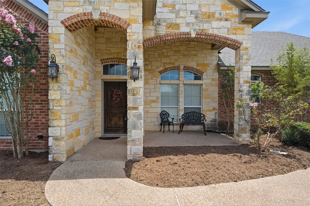 845 W County Line Road E West, TX 76691