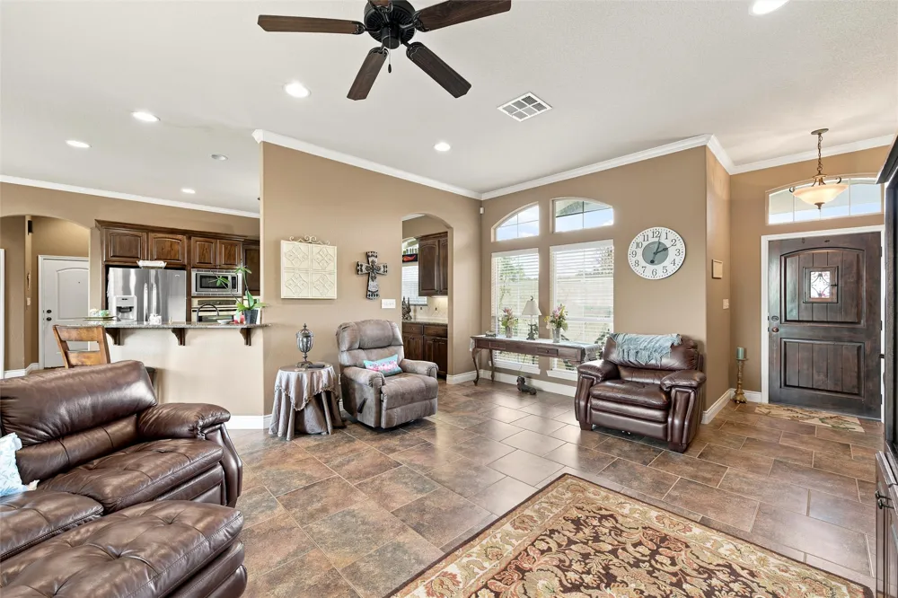 845 W County Line Road E West, TX 76691