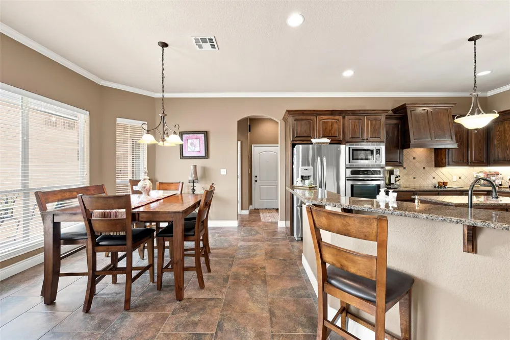 845 W County Line Road E West, TX 76691