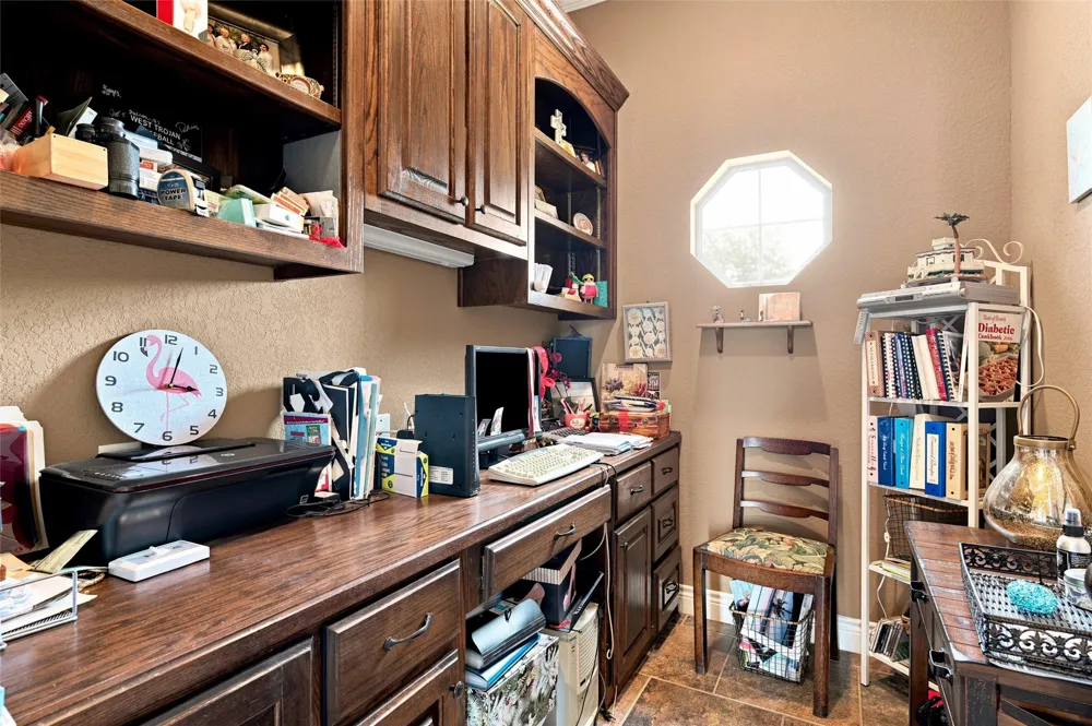 845 W County Line Road E West, TX 76691