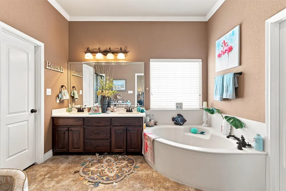 845 W County Line Road E West, TX 76691