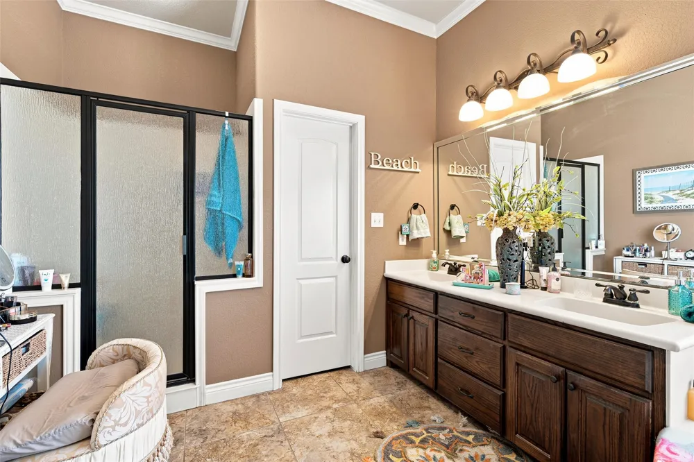 845 W County Line Road E West, TX 76691