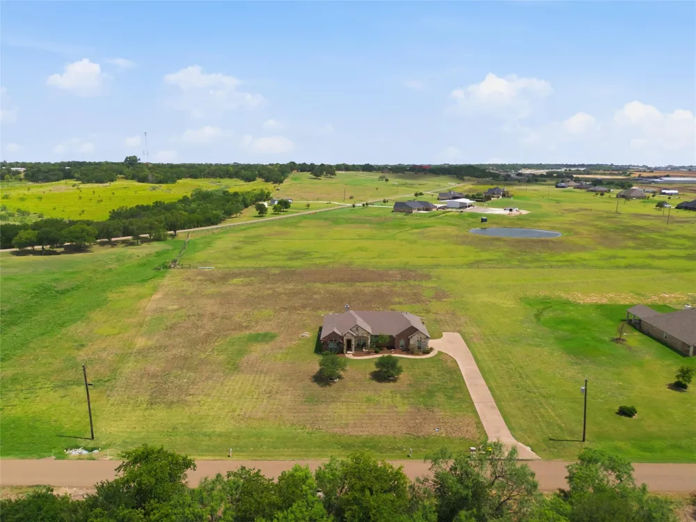 845 W County Line Road E West, TX 76691