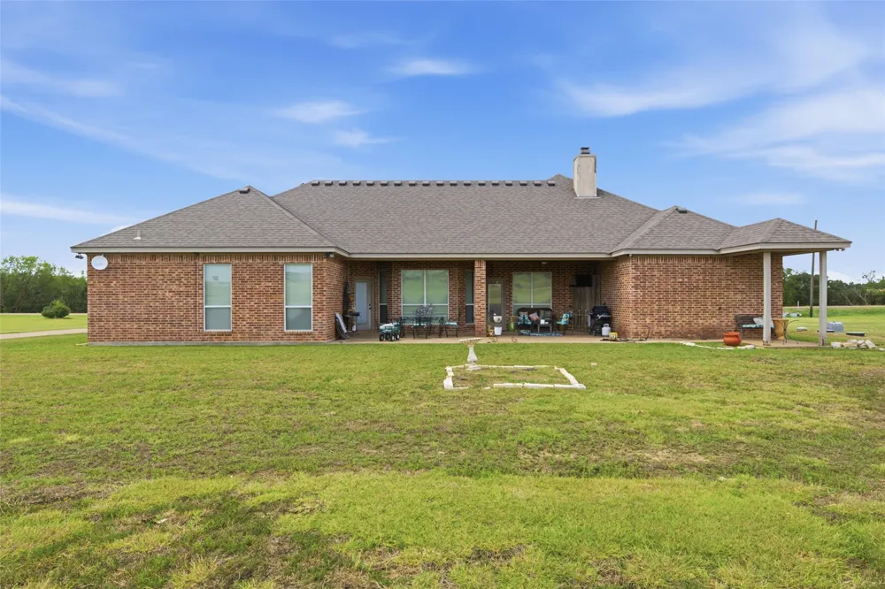 845 W County Line Road E West, TX 76691