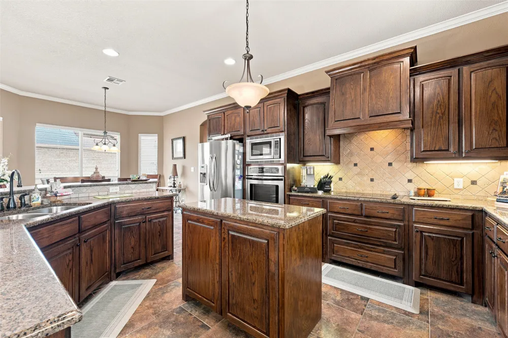 845 W County Line Road E West, TX 76691