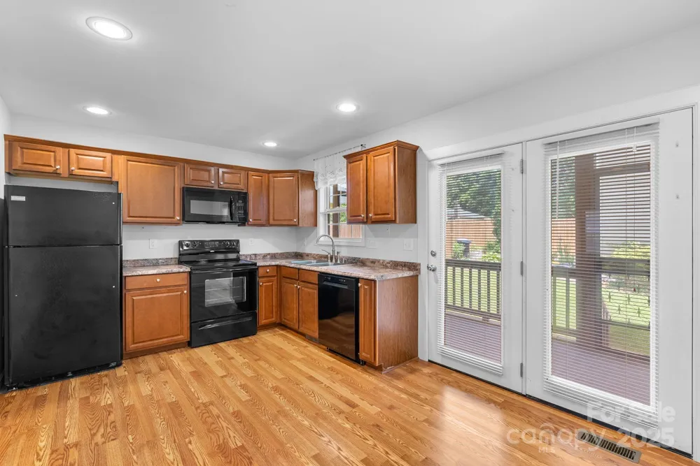 212 & 214 Portmanvilla Road Black Mountain, NC 28711