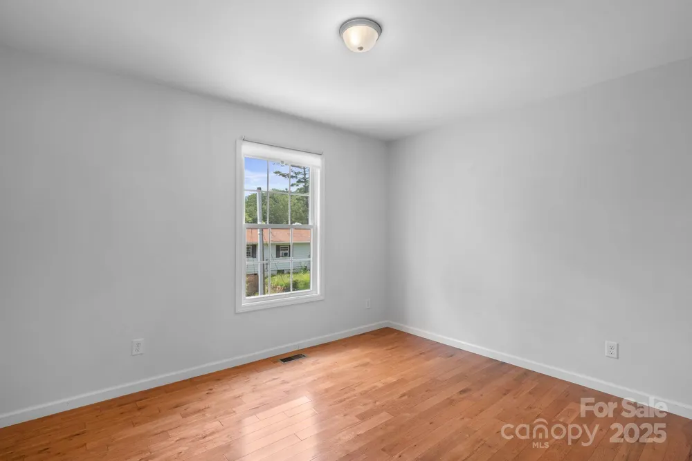 212 & 214 Portmanvilla Road Black Mountain, NC 28711