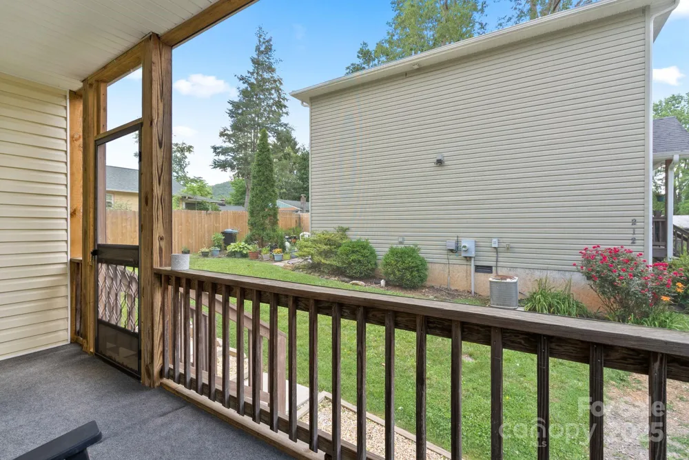 212 & 214 Portmanvilla Road Black Mountain, NC 28711