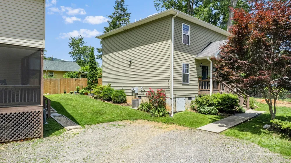 212 & 214 Portmanvilla Road Black Mountain, NC 28711