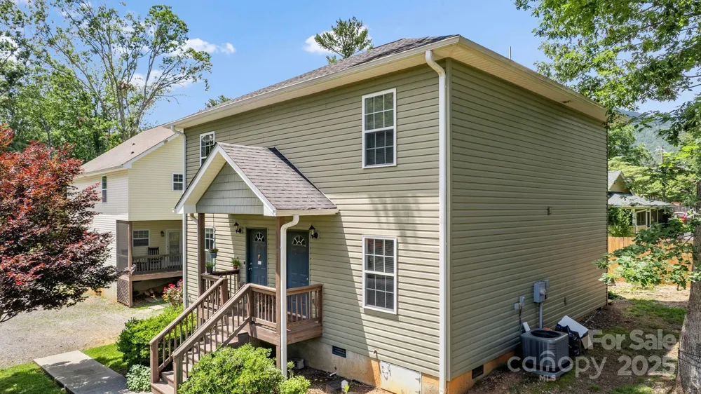 212 & 214 Portmanvilla Road Black Mountain, NC 28711