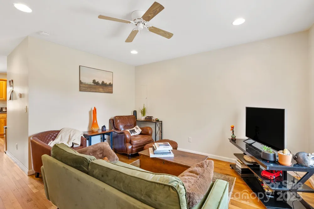 212 & 214 Portmanvilla Road Black Mountain, NC 28711