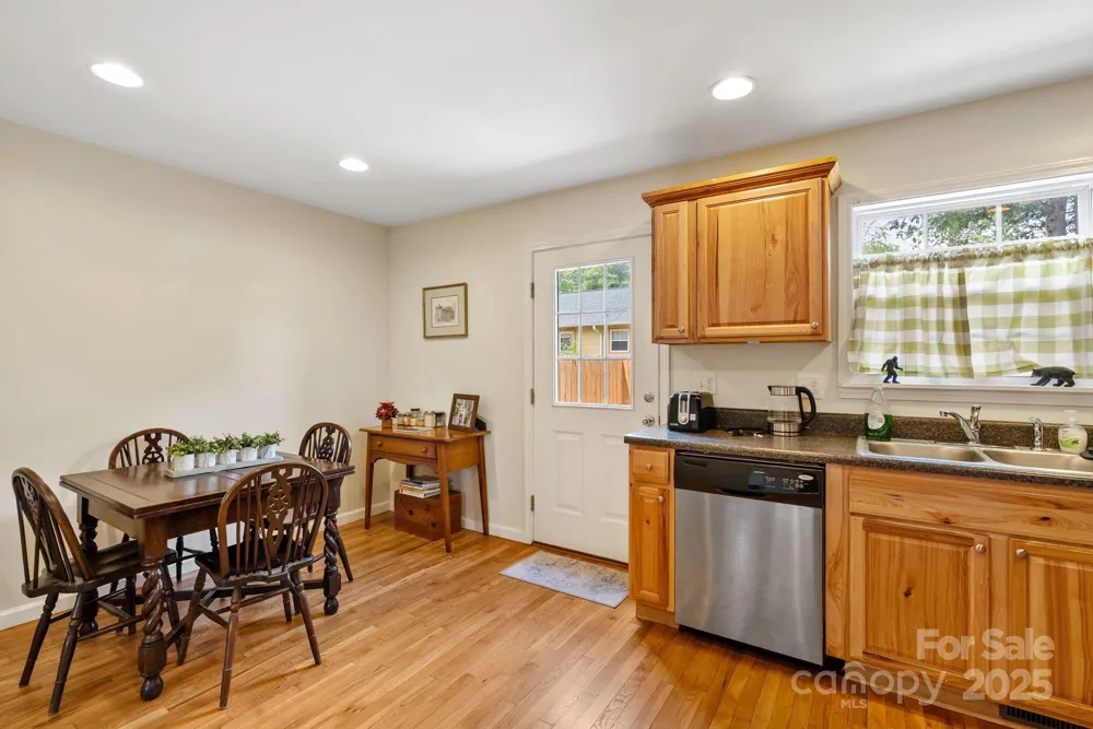 212 & 214 Portmanvilla Road Black Mountain, NC 28711
