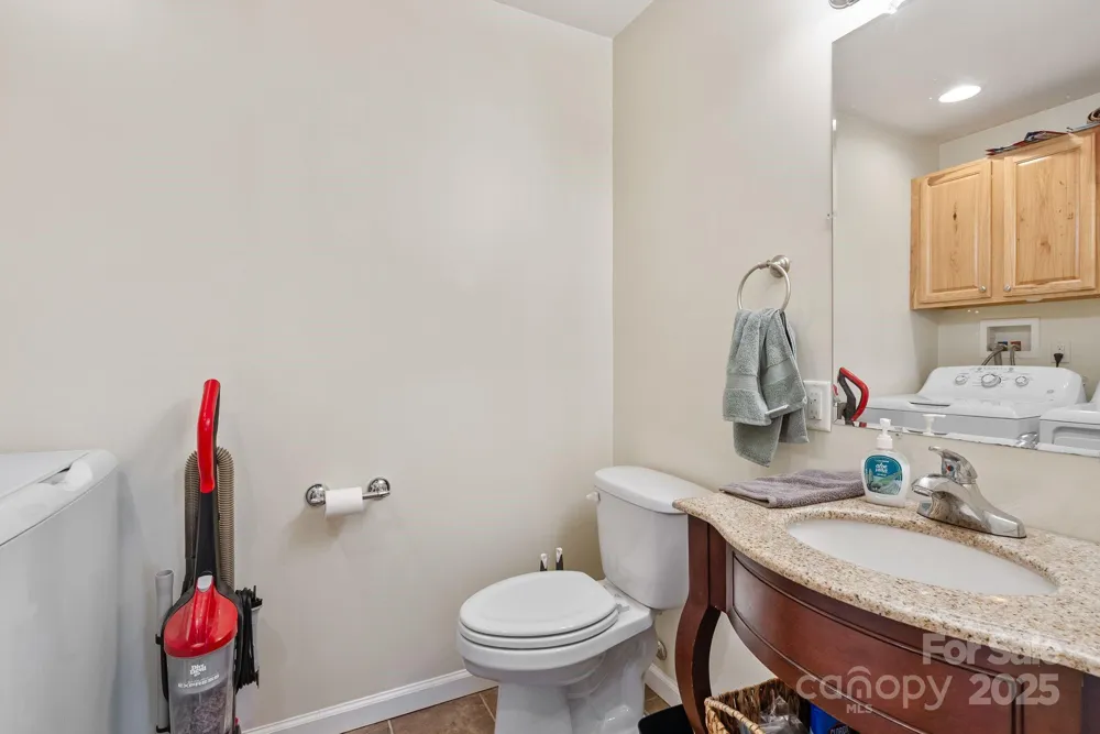 212 & 214 Portmanvilla Road Black Mountain, NC 28711