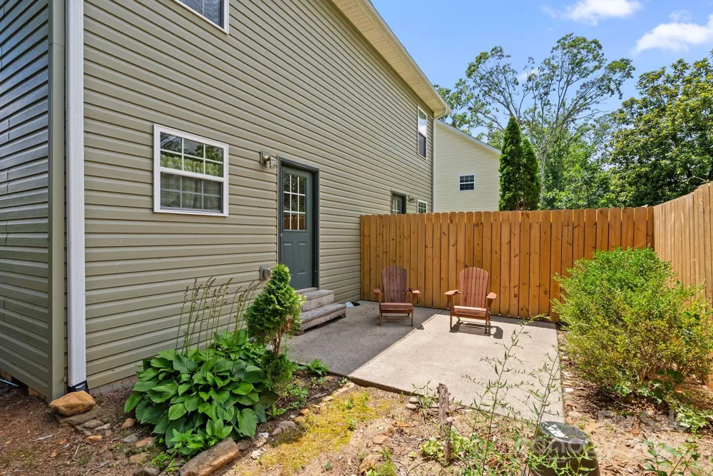 212 & 214 Portmanvilla Road Black Mountain, NC 28711