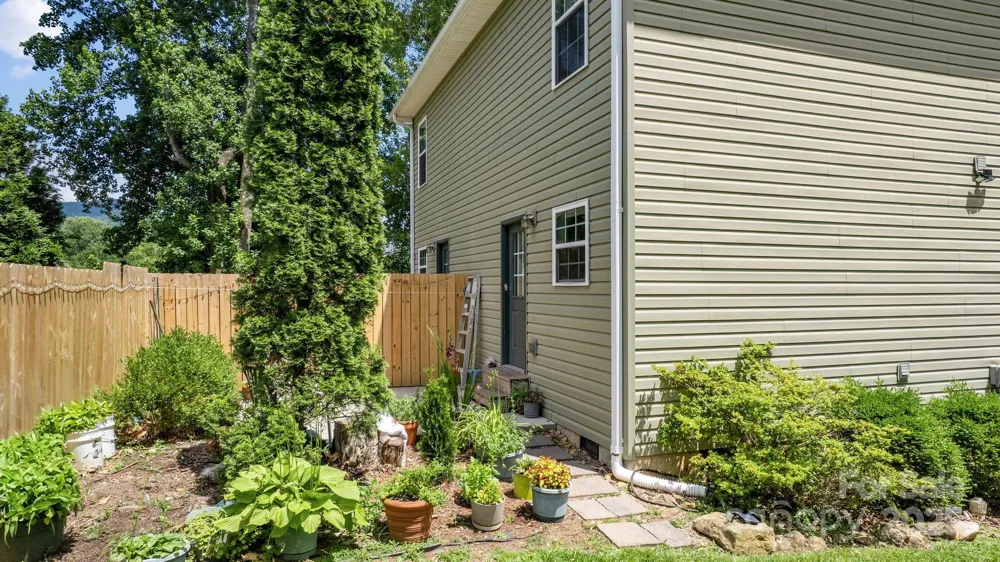 212 & 214 Portmanvilla Road Black Mountain, NC 28711