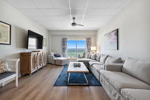 999 FT. PICKENS RD. ROAD #204