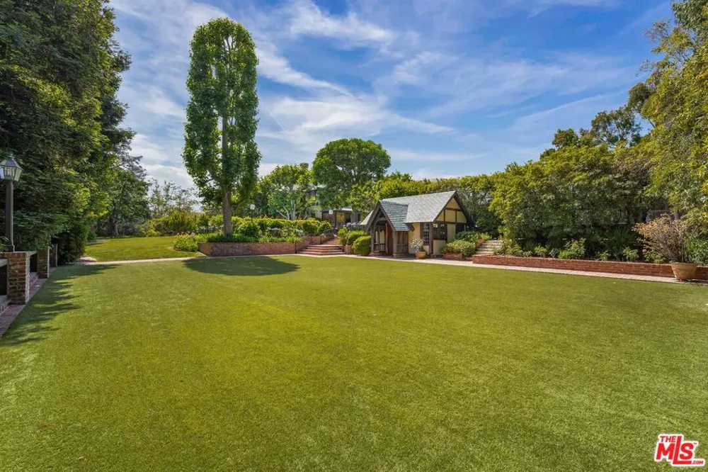 570 S Mapleton Drive Los Angeles, CA 90024