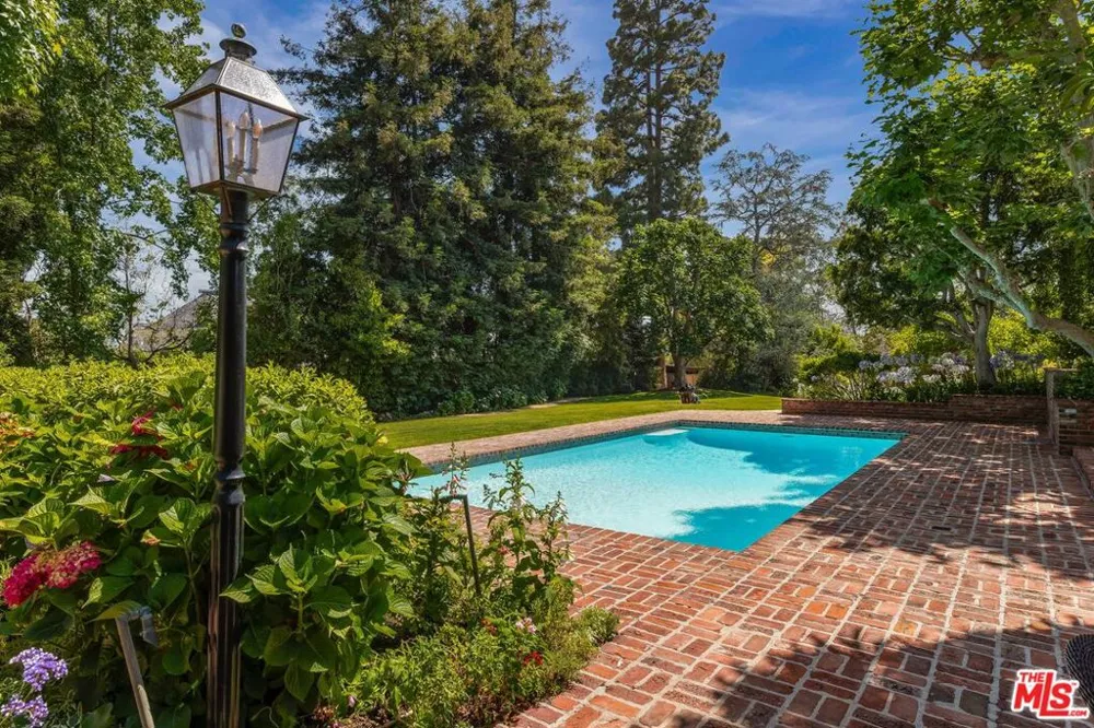 570 S Mapleton Drive Los Angeles, CA 90024