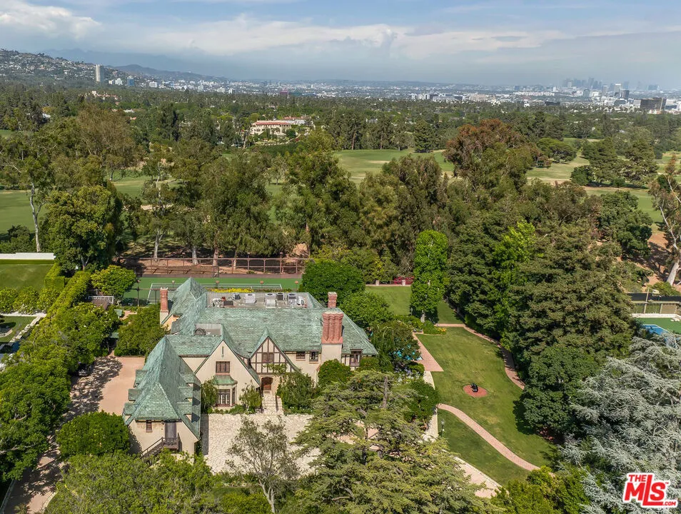 570 S Mapleton Drive Los Angeles, CA 90024