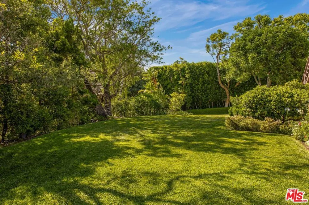 570 S Mapleton Drive Los Angeles, CA 90024
