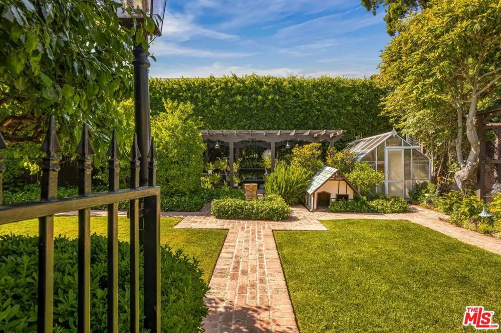 570 S Mapleton Drive Los Angeles, CA 90024