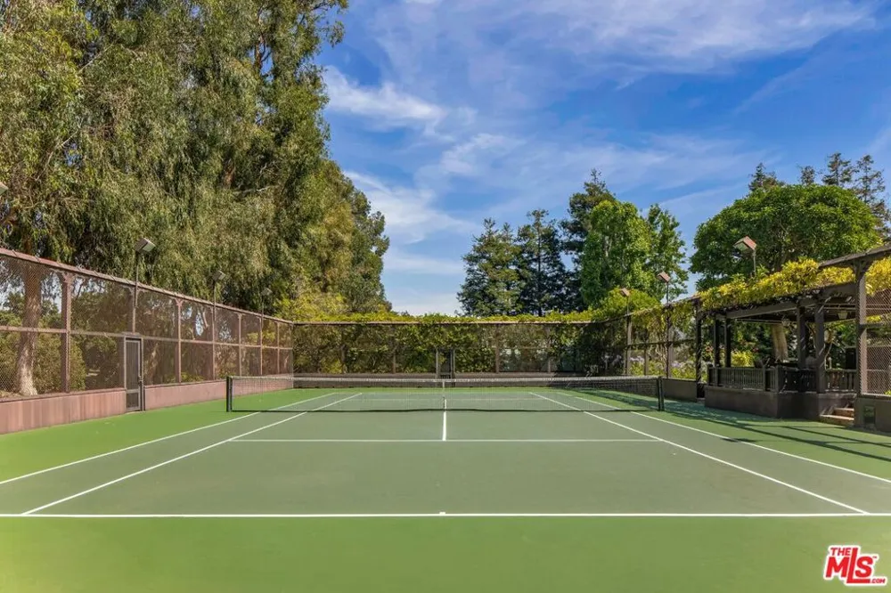 570 S Mapleton Drive Los Angeles, CA 90024