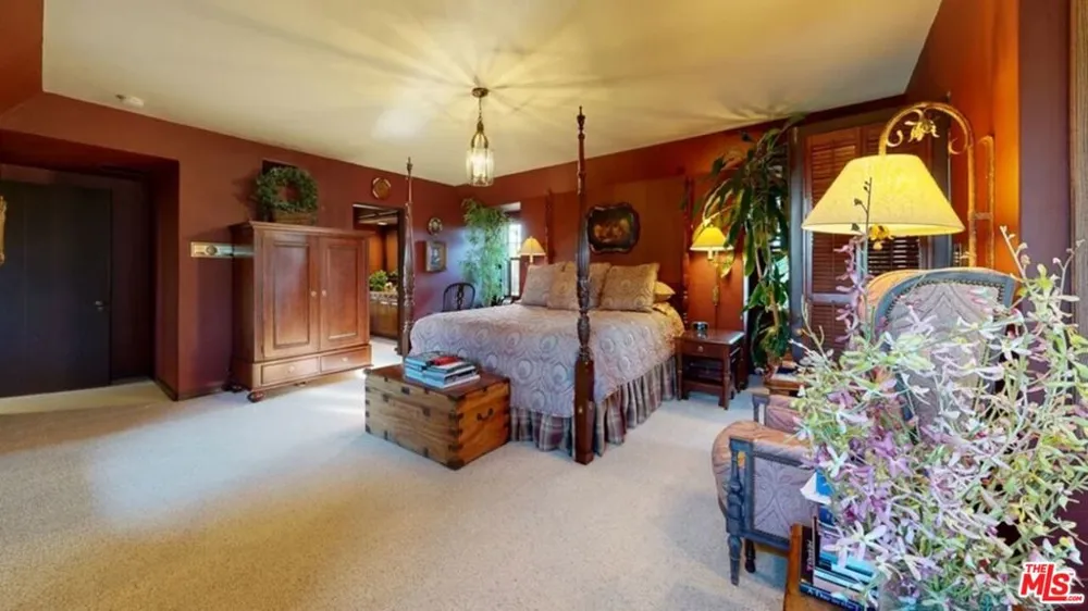 570 S Mapleton Drive Los Angeles, CA 90024