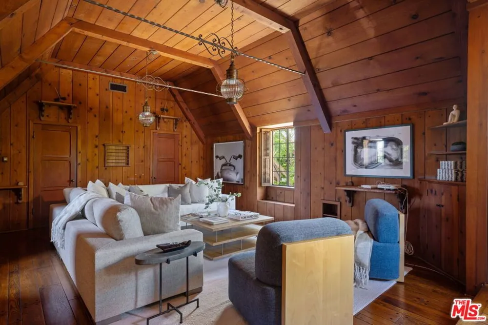570 S Mapleton Drive Los Angeles, CA 90024