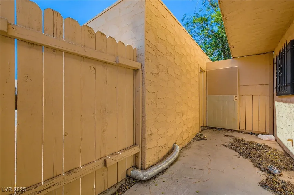 5125 Gray Lane #B Las Vegas, NV 89119
