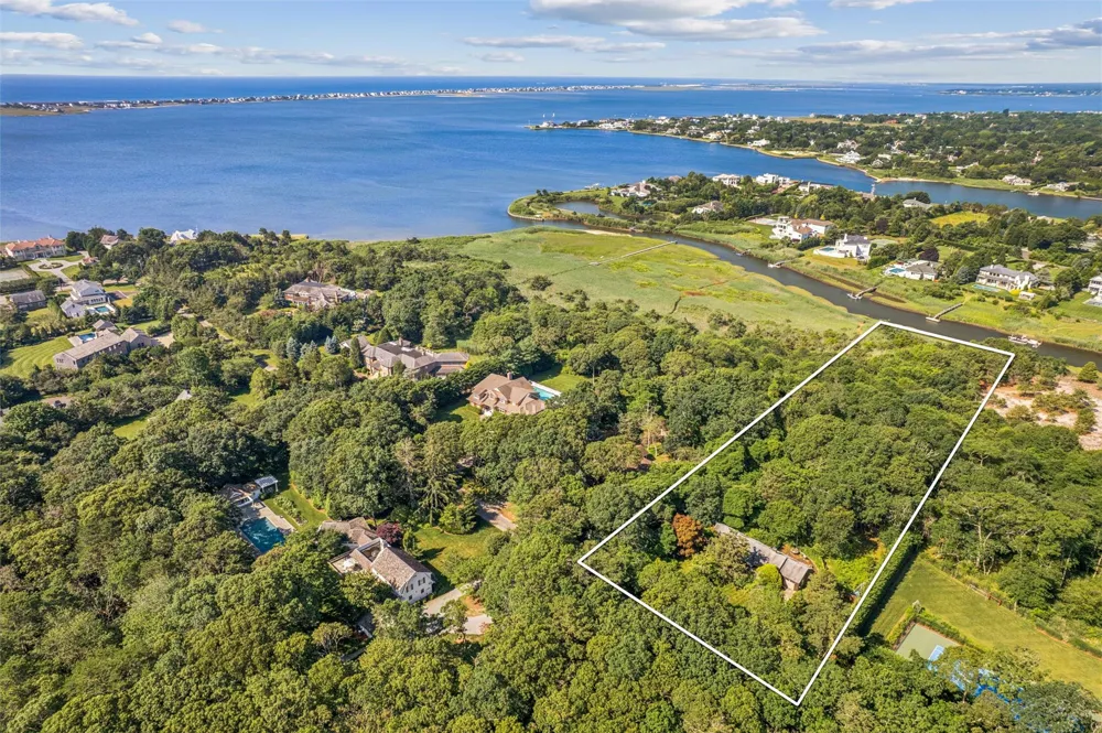 27 Jagger Lane Westhampton, NY 11977
