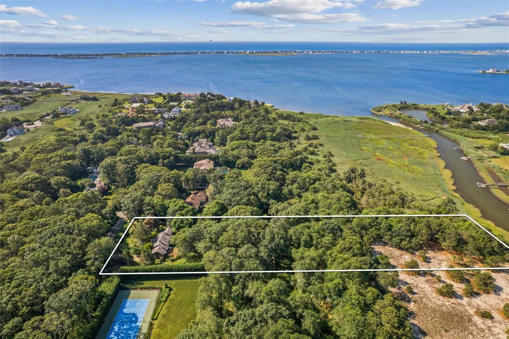 27 Jagger Lane Westhampton, NY 11977