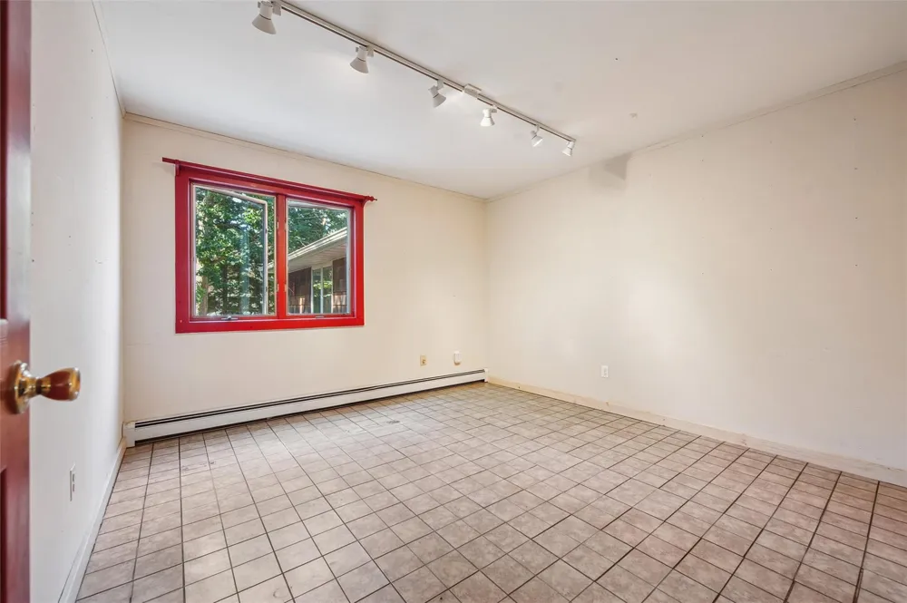 27 Jagger Lane Westhampton, NY 11977