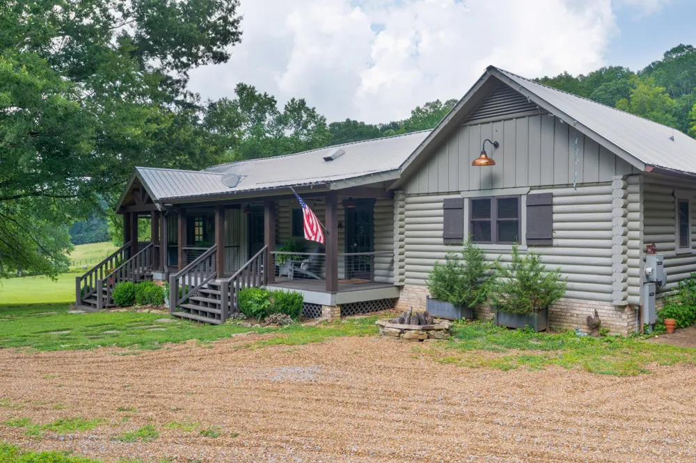 1261 S Cedar Lane Chickamauga, GA 30707