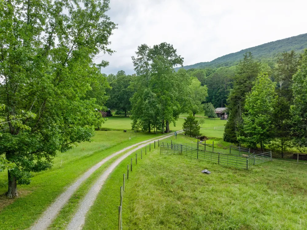 1261 S Cedar Lane Chickamauga, GA 30707