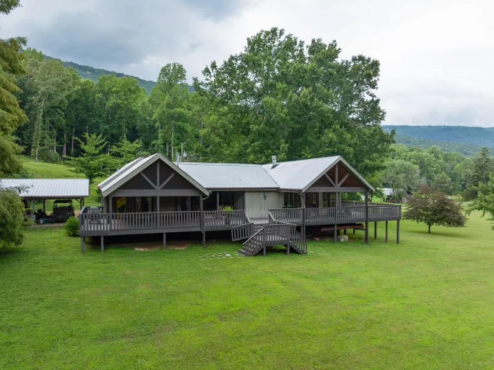 1261 S Cedar Lane Chickamauga, GA 30707