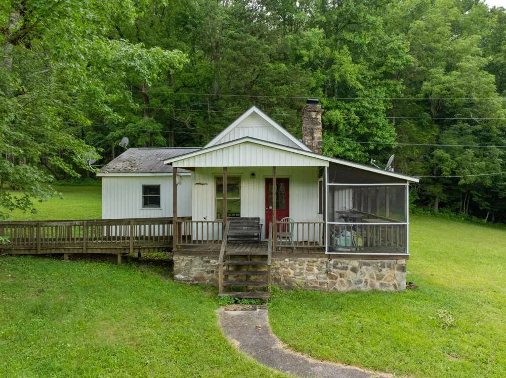 1261 S Cedar Lane Chickamauga, GA 30707