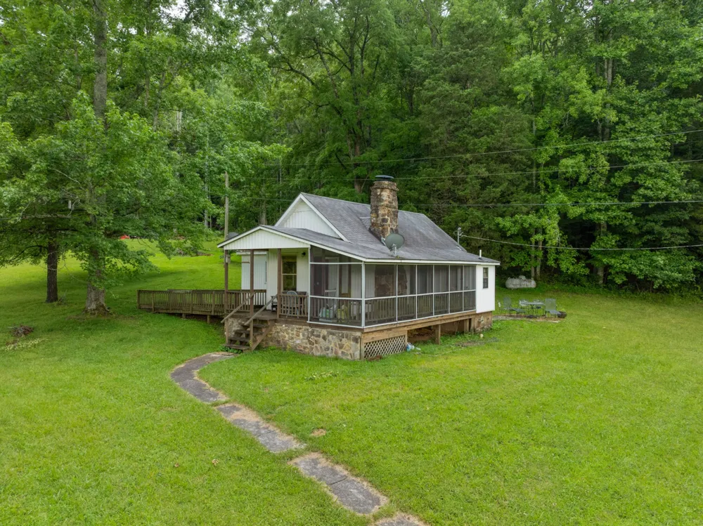1261 S Cedar Lane Chickamauga, GA 30707