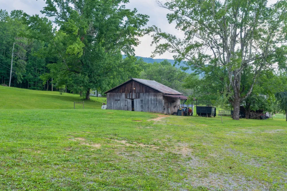 1261 S Cedar Lane Chickamauga, GA 30707