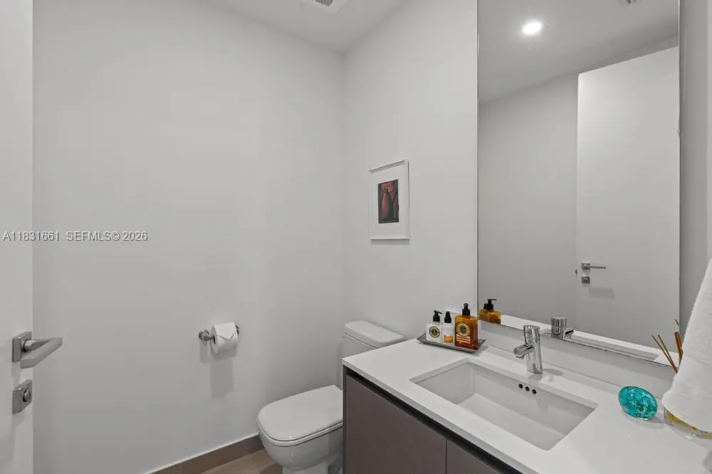 3250 NE 188th St #904 Aventura, FL 33180