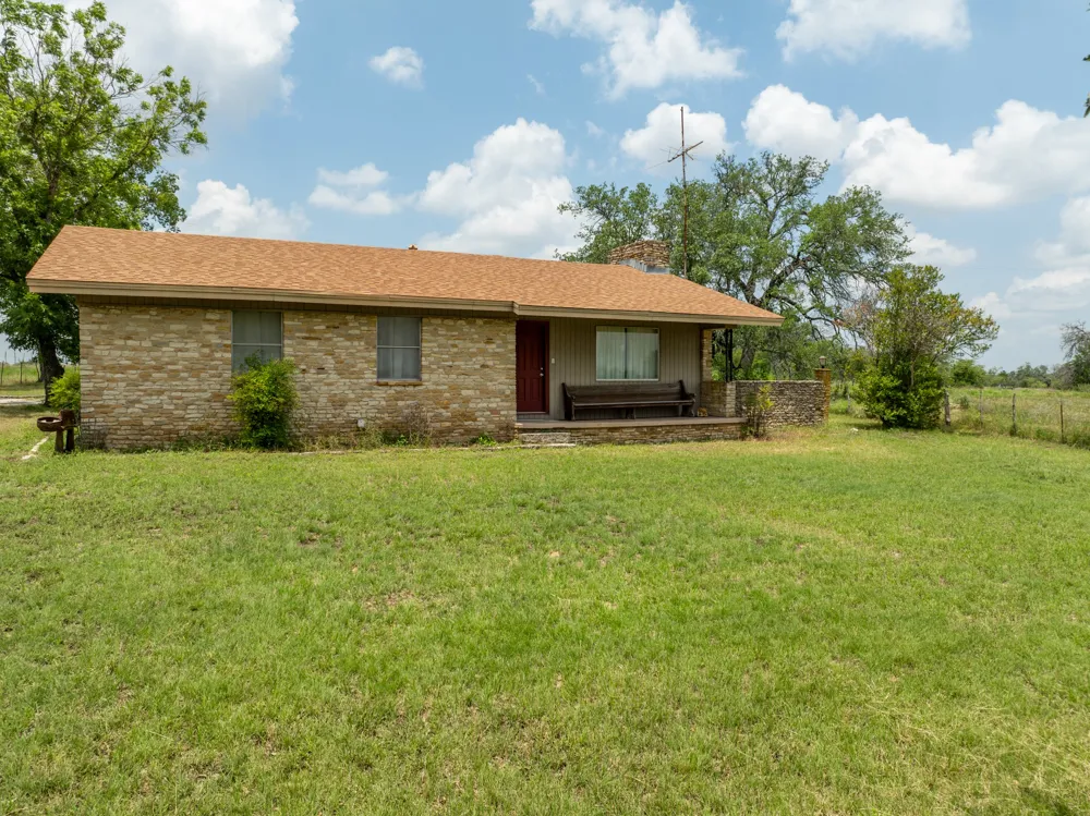 5315 Fm 932 Jonesboro, TX 76538