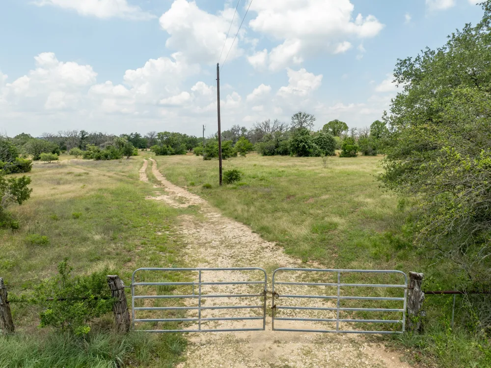 5315 Fm 932 Jonesboro, TX 76538