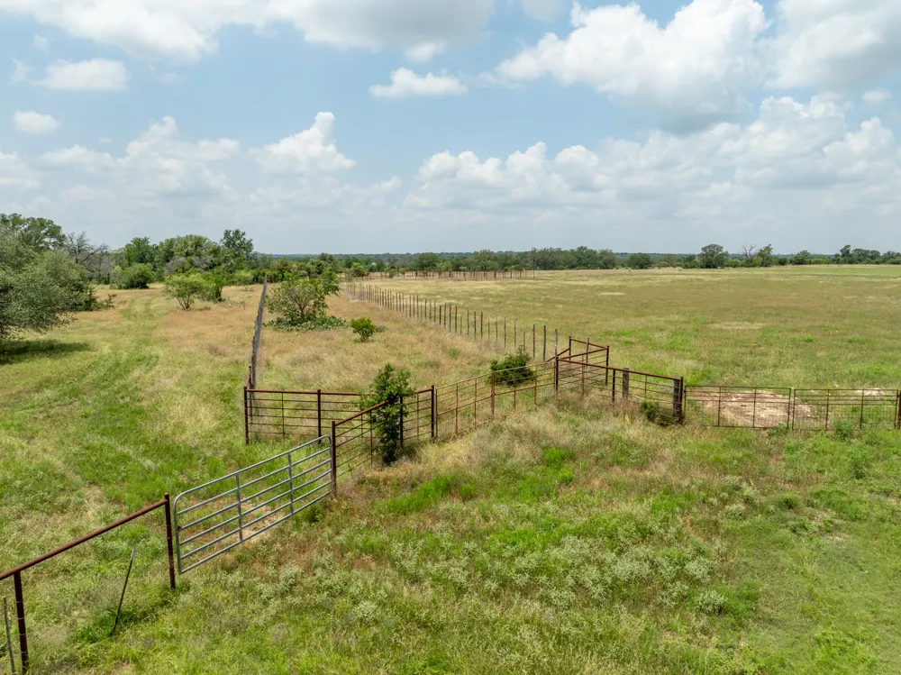 5315 Fm 932 Jonesboro, TX 76538