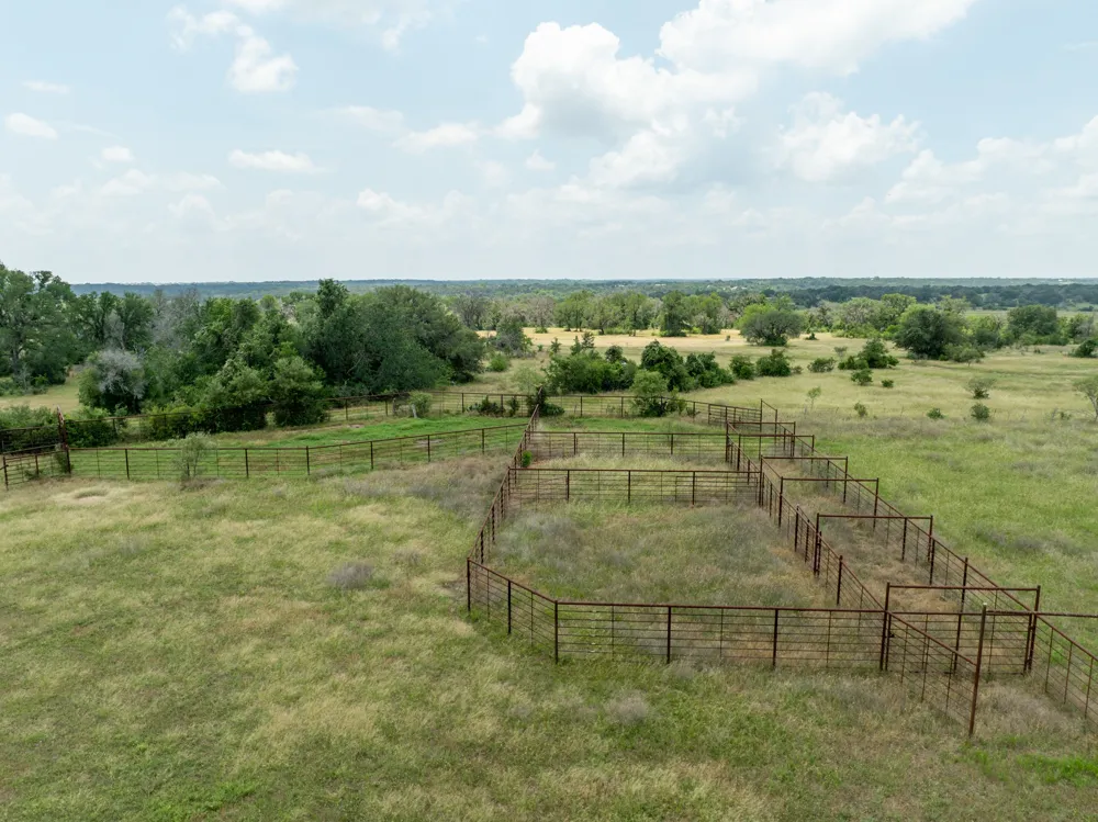 5315 Fm 932 Jonesboro, TX 76538