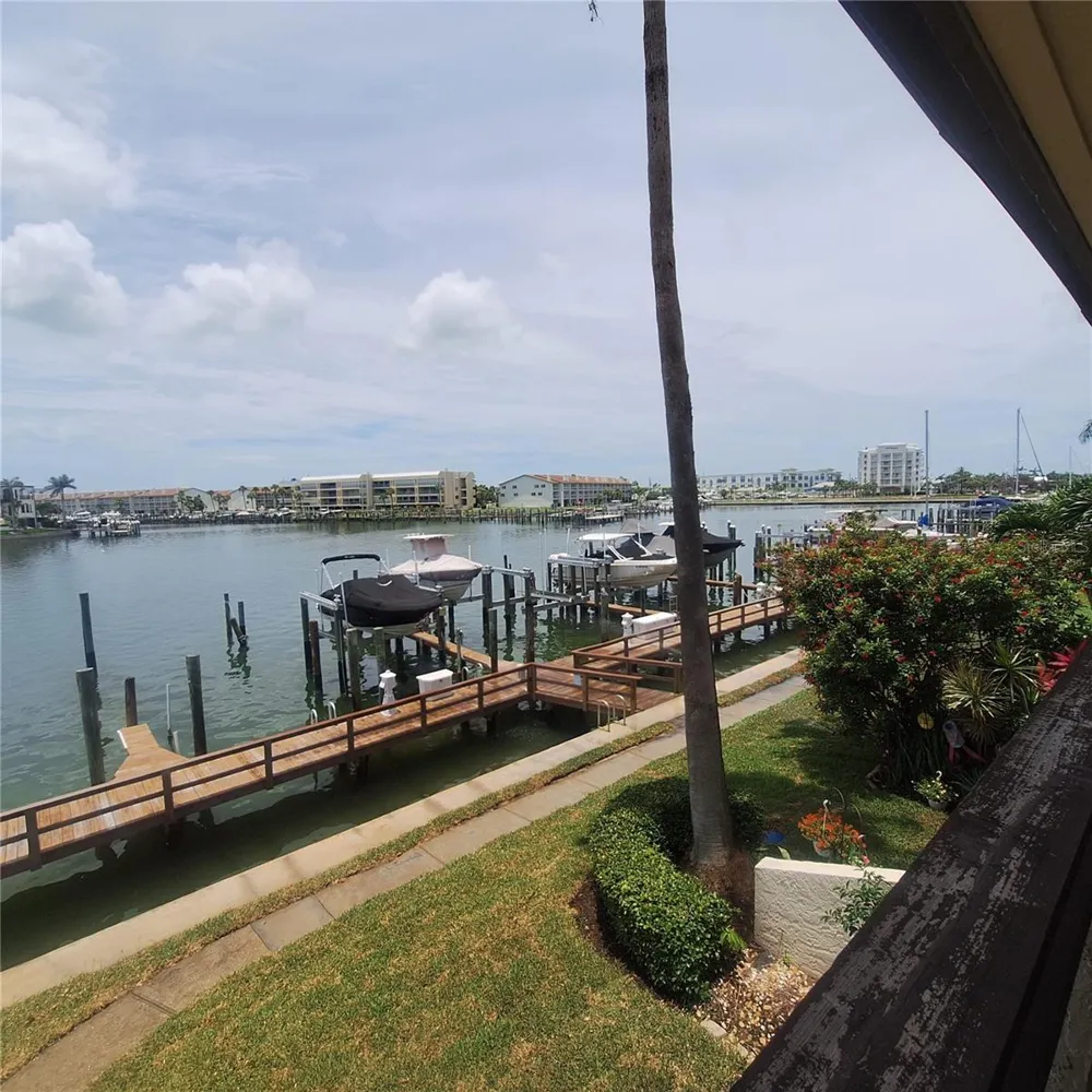 132 1ST STREET E #101 Tierra Verde, FL 33715