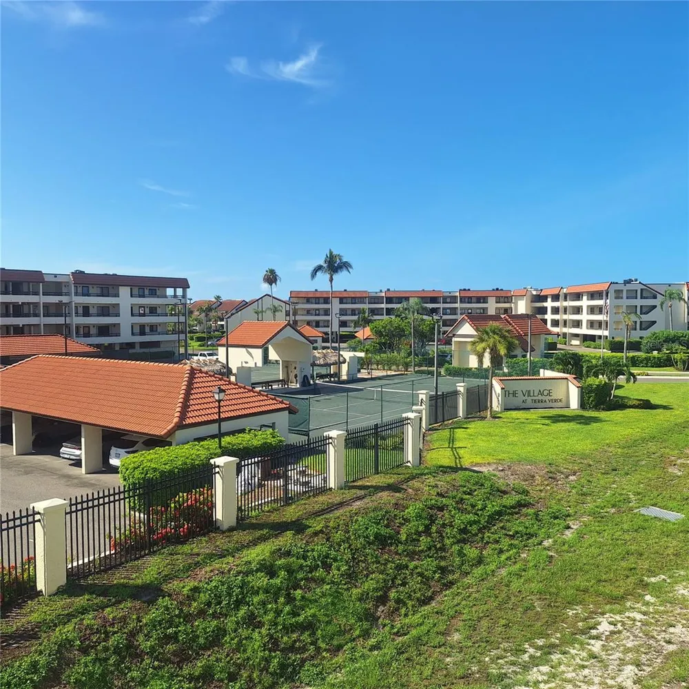 132 1ST STREET E #101 Tierra Verde, FL 33715