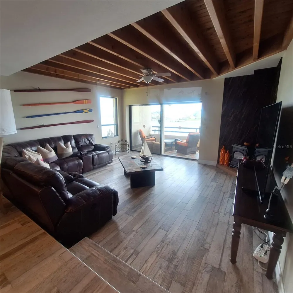 132 1ST STREET E #101 Tierra Verde, FL 33715