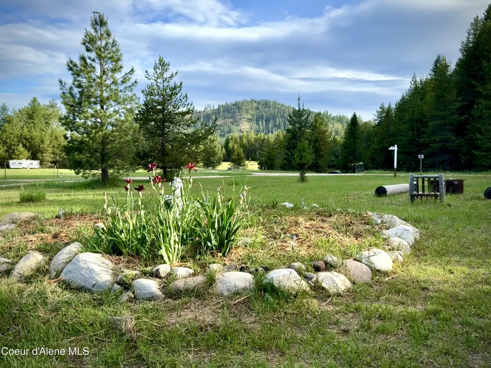 1367 Mud Gulch Rd Priest River, ID 83856