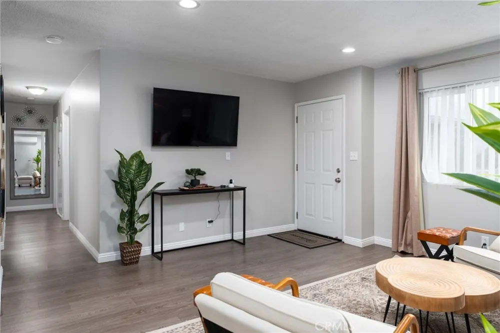 716 Orange Street Riverside, CA 92501