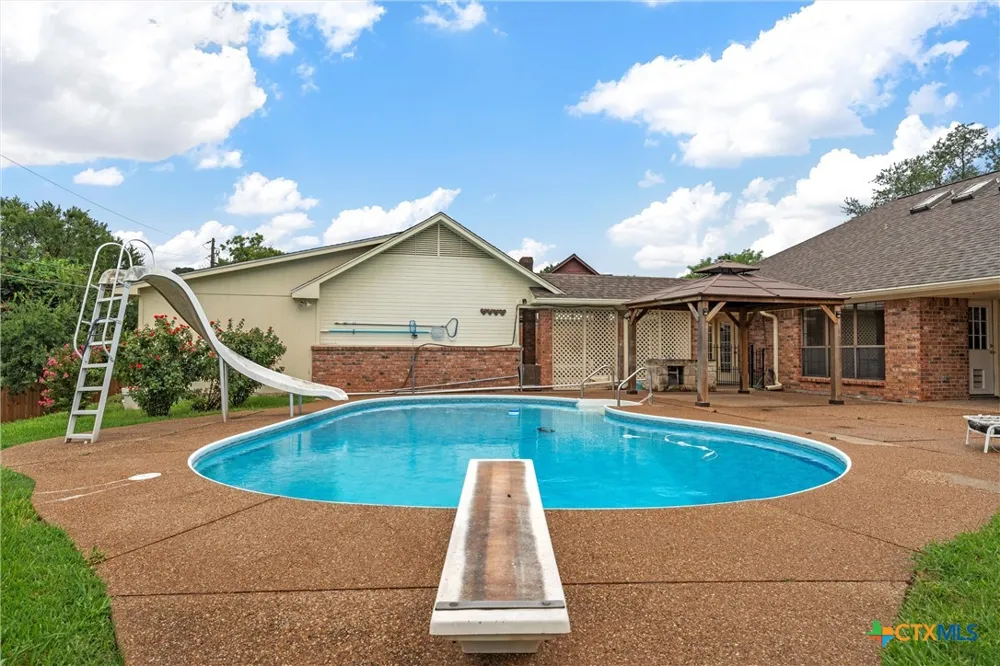 8216 Teakwood Drive Woodway, TX 76712