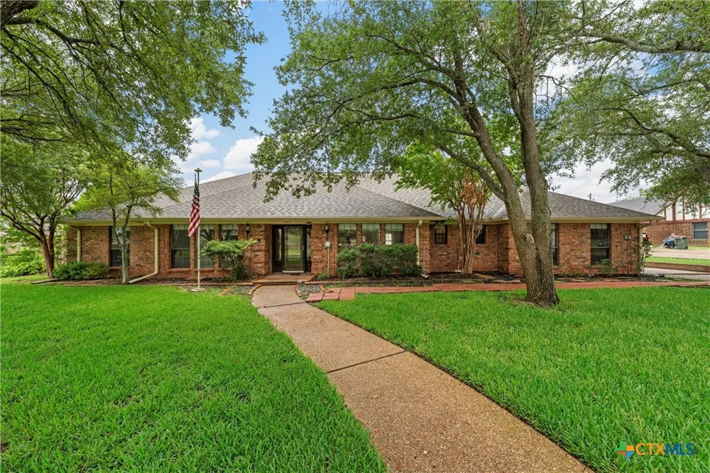 8216 Teakwood Drive Woodway, TX 76712